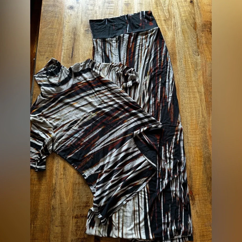 Yansi Fugel abstract 2 piece turtleneck top and maxi skirt set medium small EUC